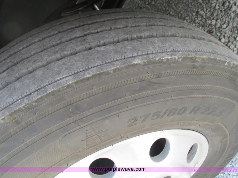 image for item G9471 2006 International 9400i SBA semi truck