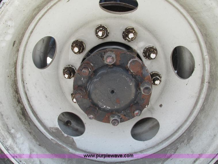 image for item G9471 2006 International 9400i SBA semi truck