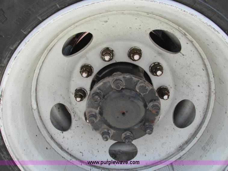 image for item G9471 2006 International 9400i SBA semi truck