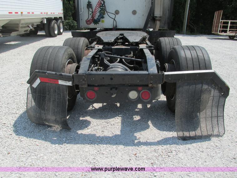 image for item G9471 2006 International 9400i SBA semi truck