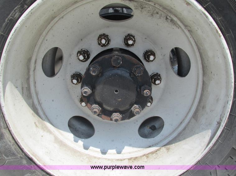 image for item G9471 2006 International 9400i SBA semi truck