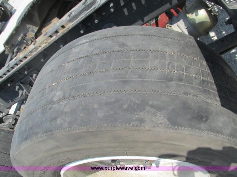 image for item G9471 2006 International 9400i SBA semi truck