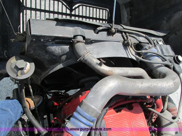 image for item G9471 2006 International 9400i SBA semi truck