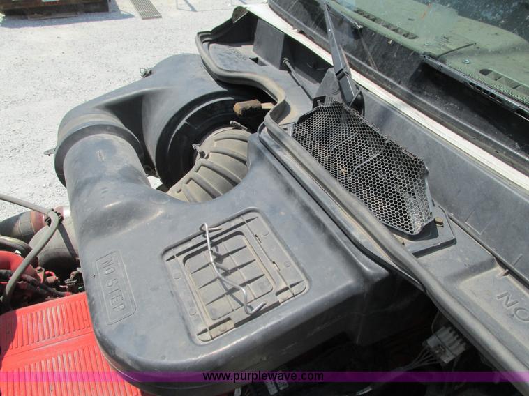 image for item G9471 2006 International 9400i SBA semi truck