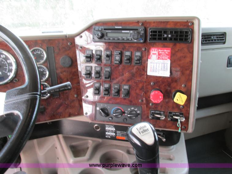 image for item G9471 2006 International 9400i SBA semi truck