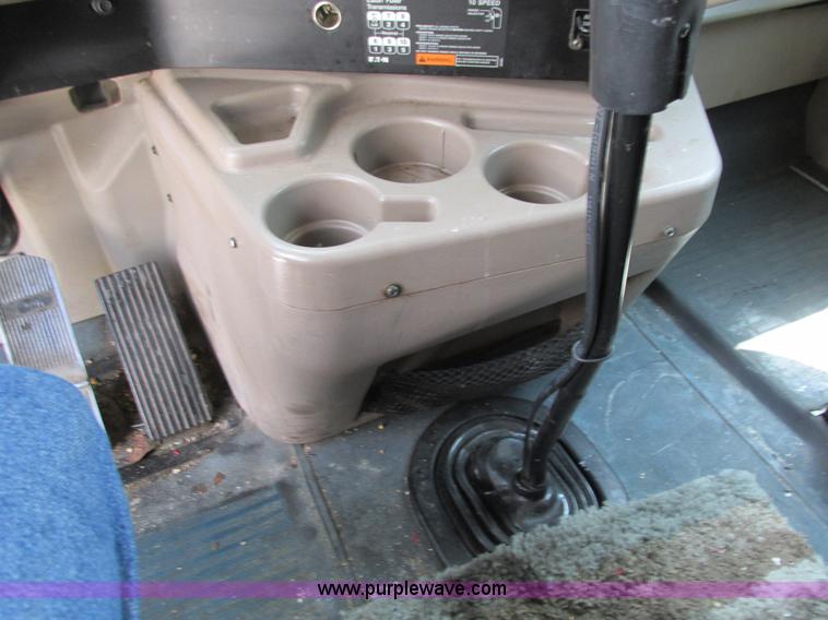 image for item G9471 2006 International 9400i SBA semi truck