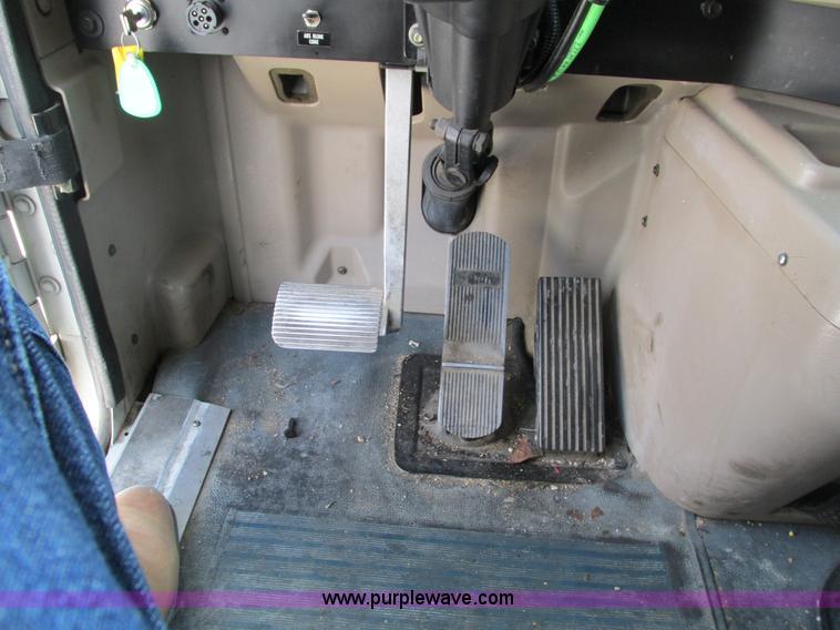 image for item G9471 2006 International 9400i SBA semi truck