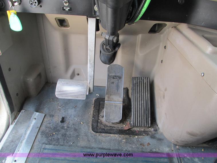 image for item G9471 2006 International 9400i SBA semi truck