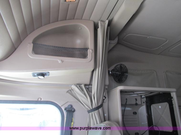 image for item G9471 2006 International 9400i SBA semi truck