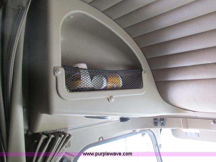 image for item G9471 2006 International 9400i SBA semi truck