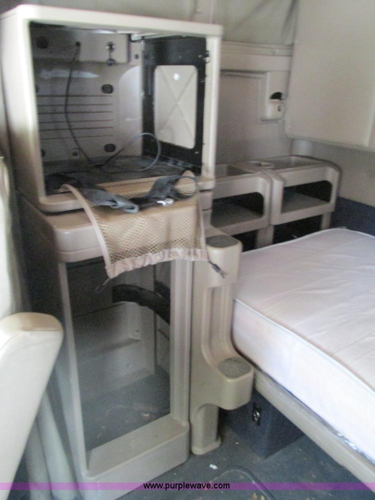 image for item G9471 2006 International 9400i SBA semi truck