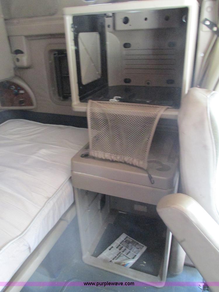 image for item G9471 2006 International 9400i SBA semi truck