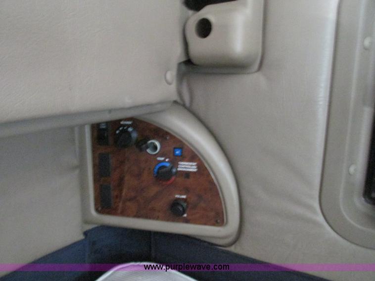 image for item G9471 2006 International 9400i SBA semi truck