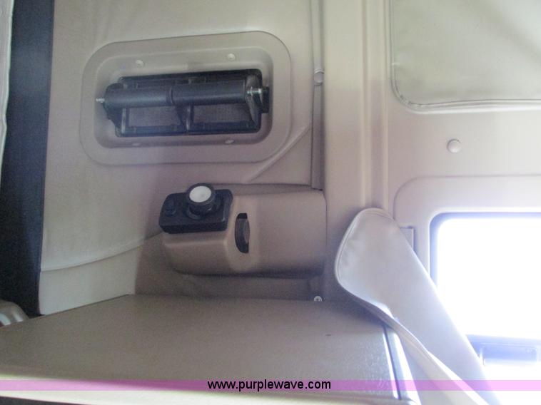 image for item G9471 2006 International 9400i SBA semi truck