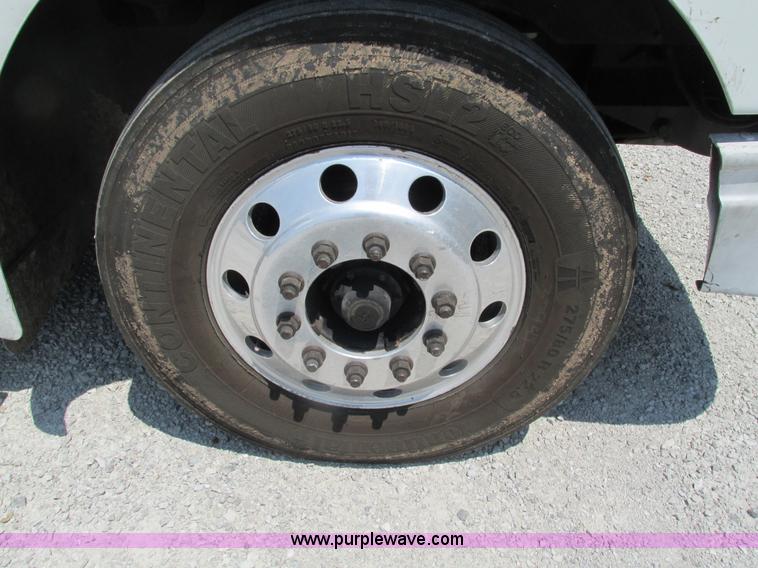 image for item G9471 2006 International 9400i SBA semi truck