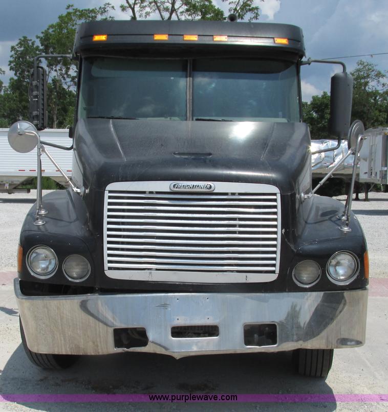 image for item G9472 2003 Freightliner Century Class ST120 semi truck