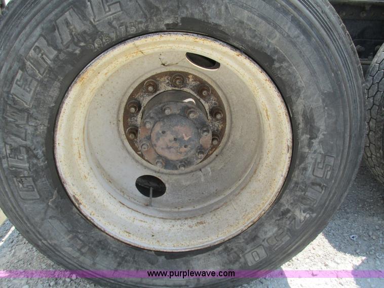 image for item G9472 2003 Freightliner Century Class ST120 semi truck