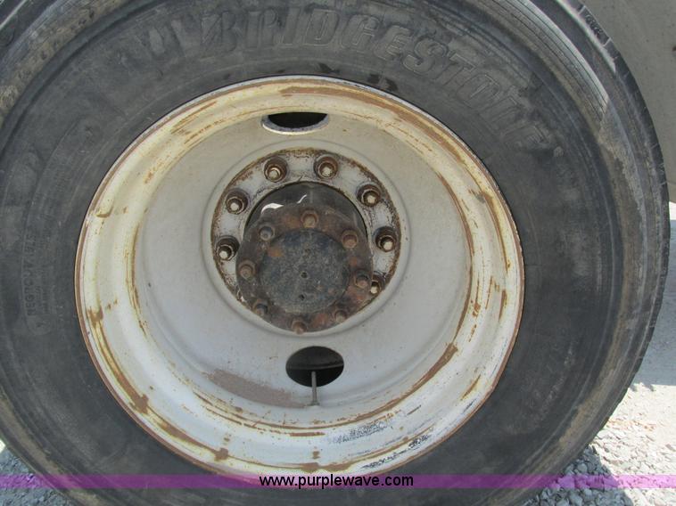 image for item G9472 2003 Freightliner Century Class ST120 semi truck