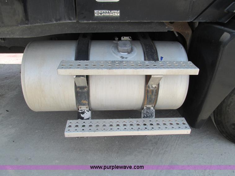 image for item G9472 2003 Freightliner Century Class ST120 semi truck