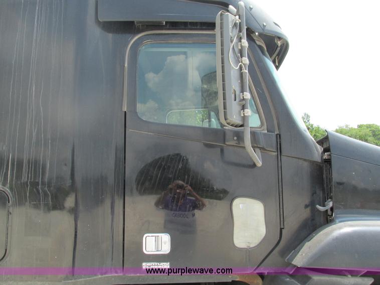 image for item G9472 2003 Freightliner Century Class ST120 semi truck