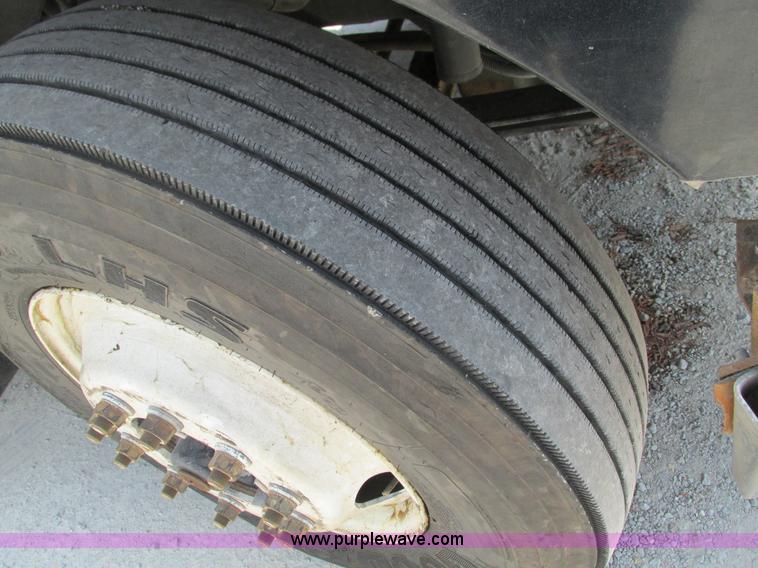 image for item G9472 2003 Freightliner Century Class ST120 semi truck