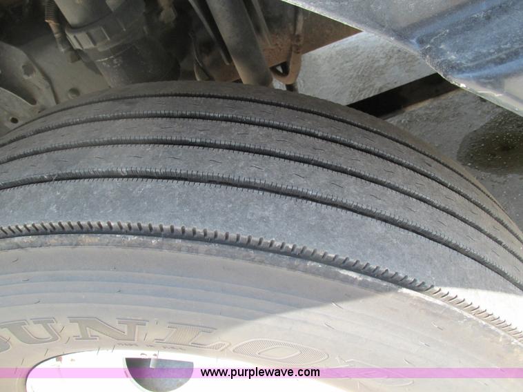 image for item G9472 2003 Freightliner Century Class ST120 semi truck