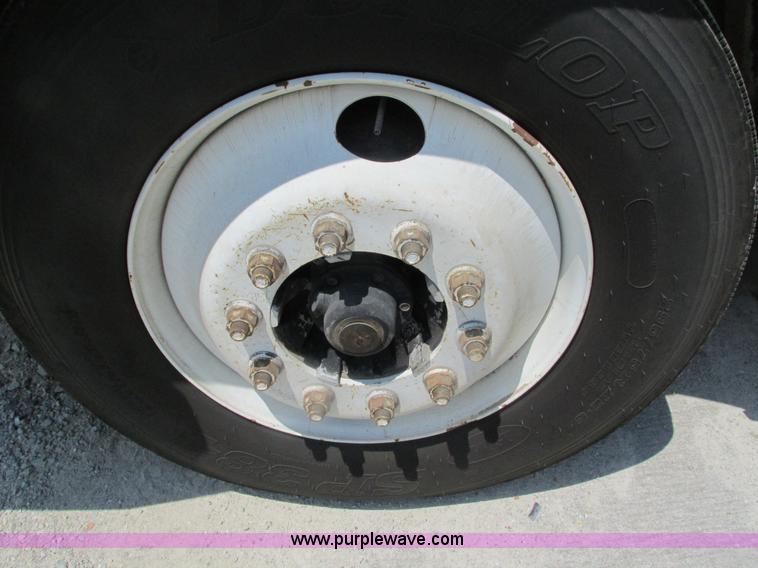 image for item G9472 2003 Freightliner Century Class ST120 semi truck