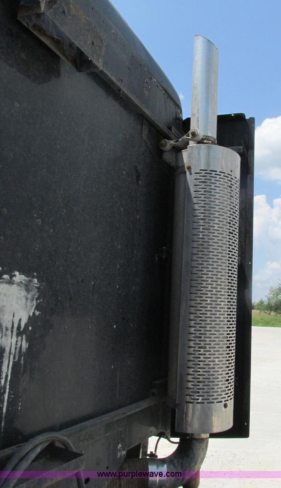 image for item G9472 2003 Freightliner Century Class ST120 semi truck