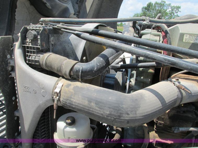 image for item G9472 2003 Freightliner Century Class ST120 semi truck