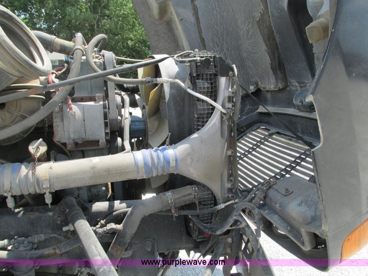 image for item G9472 2003 Freightliner Century Class ST120 semi truck