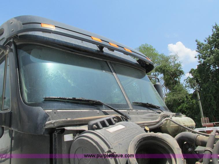 image for item G9472 2003 Freightliner Century Class ST120 semi truck