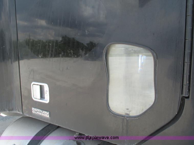 image for item G9472 2003 Freightliner Century Class ST120 semi truck