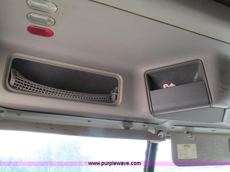 image for item G9472 2003 Freightliner Century Class ST120 semi truck