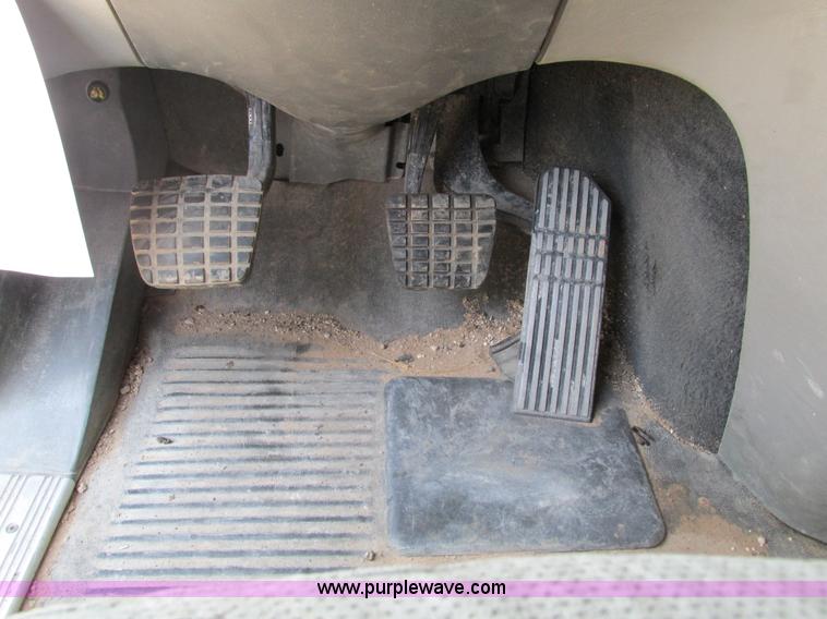 image for item G9472 2003 Freightliner Century Class ST120 semi truck