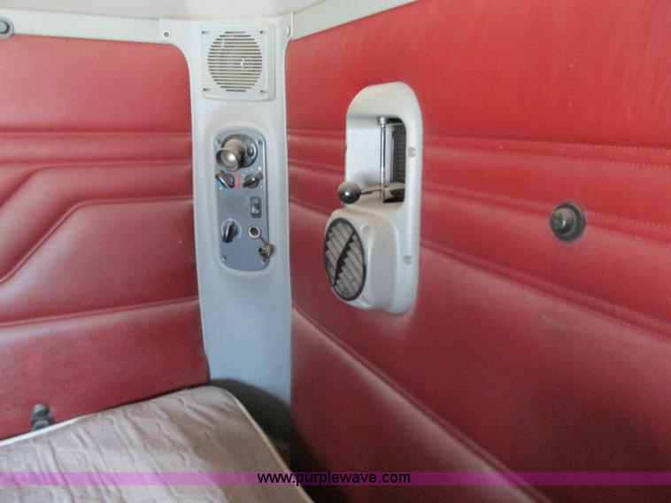 image for item G9472 2003 Freightliner Century Class ST120 semi truck