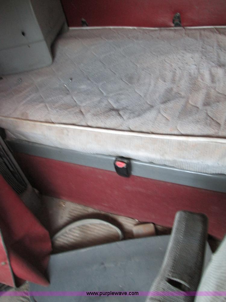 image for item G9472 2003 Freightliner Century Class ST120 semi truck