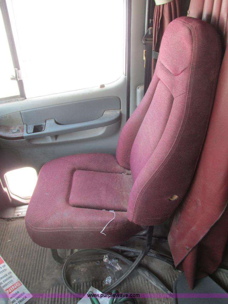 image for item G9472 2003 Freightliner Century Class ST120 semi truck