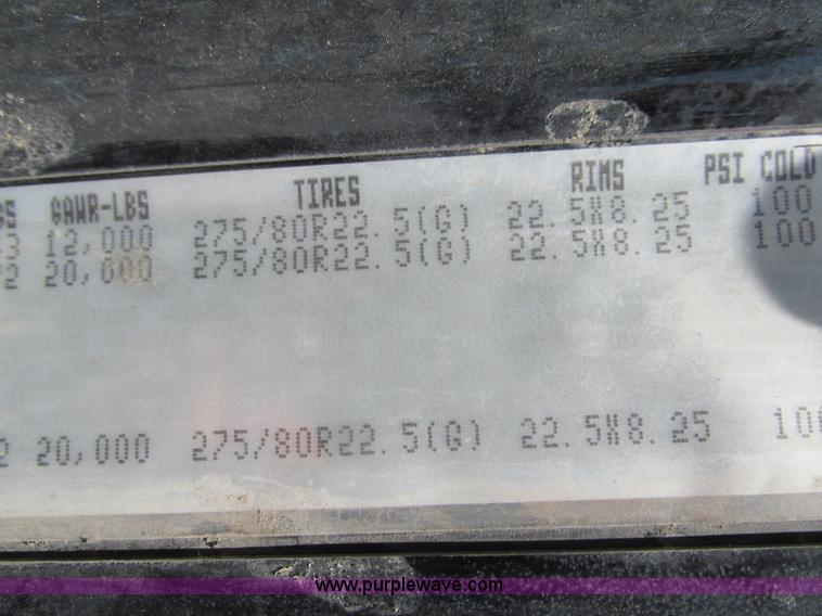 image for item G9472 2003 Freightliner Century Class ST120 semi truck