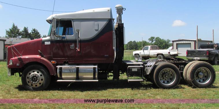 image for item G9498 1995 Volvo WIA semi truck