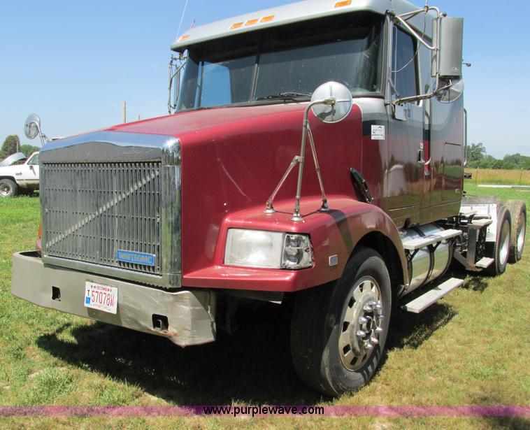 image for item G9498 1995 Volvo WIA semi truck