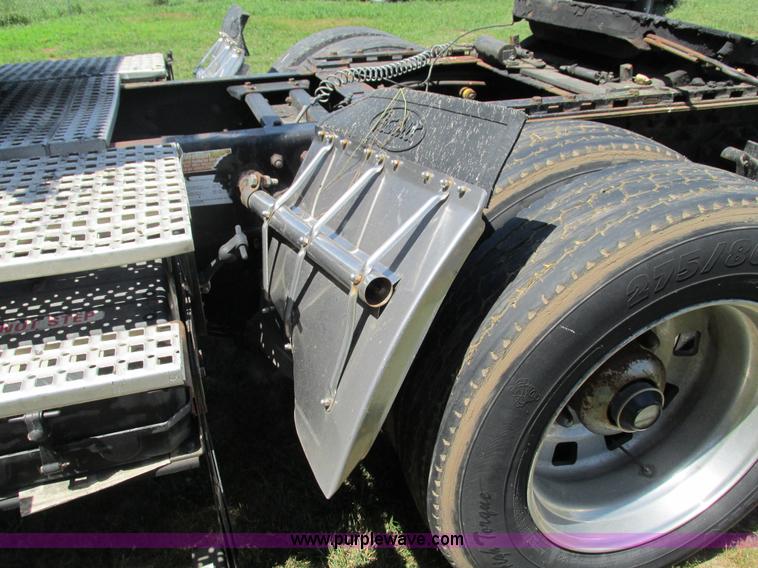 image for item G9498 1995 Volvo WIA semi truck