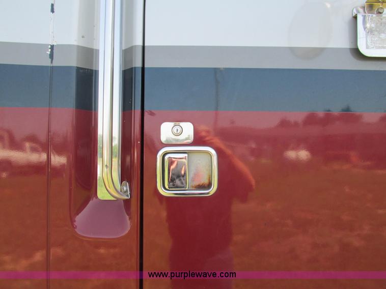 image for item G9498 1995 Volvo WIA semi truck