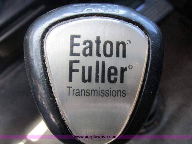 image for item G9498 1995 Volvo WIA semi truck