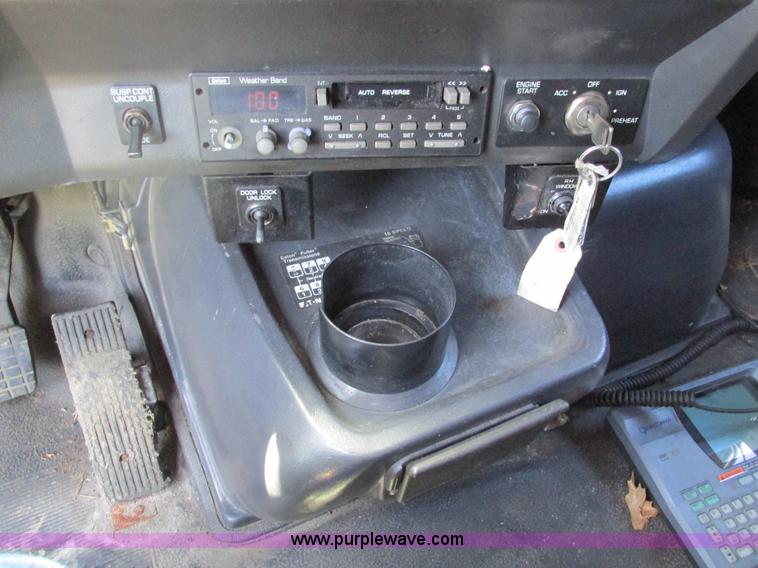 image for item G9498 1995 Volvo WIA semi truck