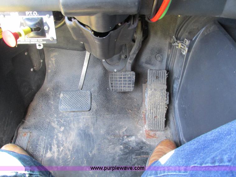 image for item G9498 1995 Volvo WIA semi truck