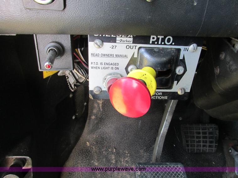 image for item G9498 1995 Volvo WIA semi truck