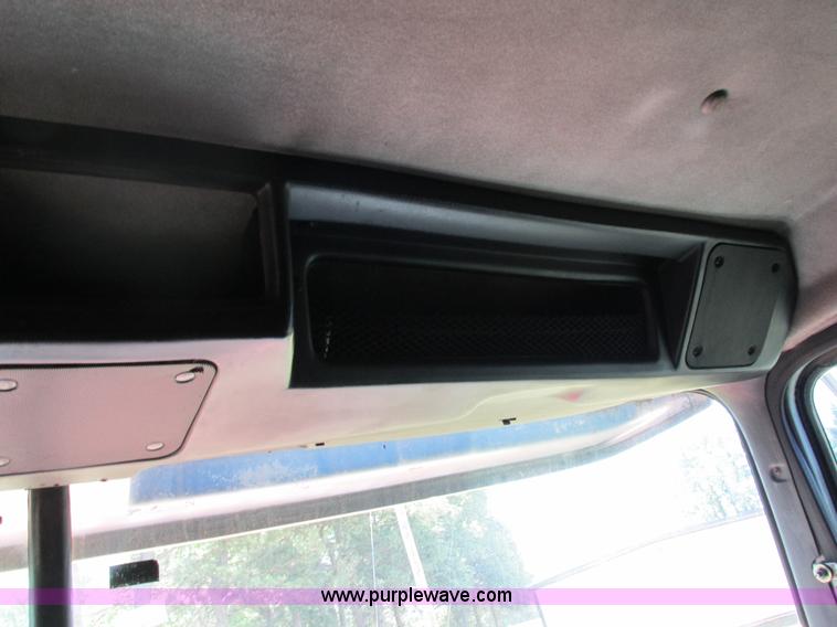 image for item G9498 1995 Volvo WIA semi truck