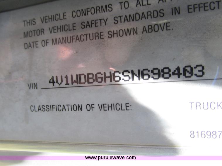 image for item G9498 1995 Volvo WIA semi truck