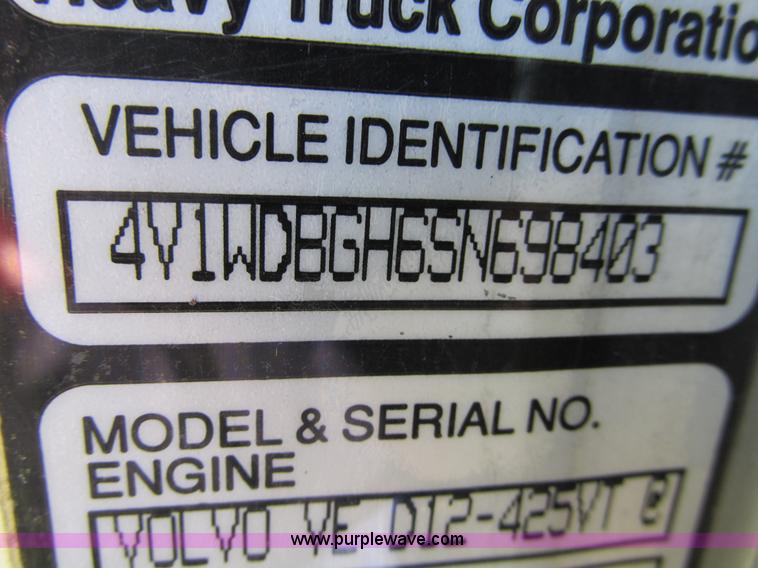 image for item G9498 1995 Volvo WIA semi truck