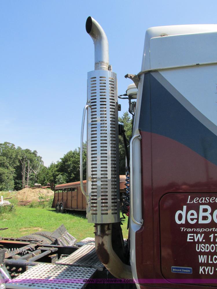 image for item G9498 1995 Volvo WIA semi truck